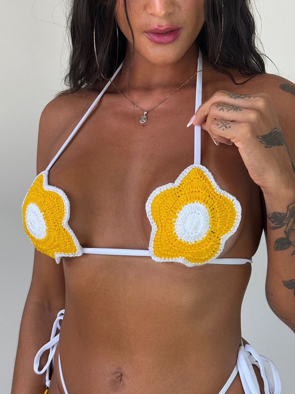 biquíni flora crochê amarelo