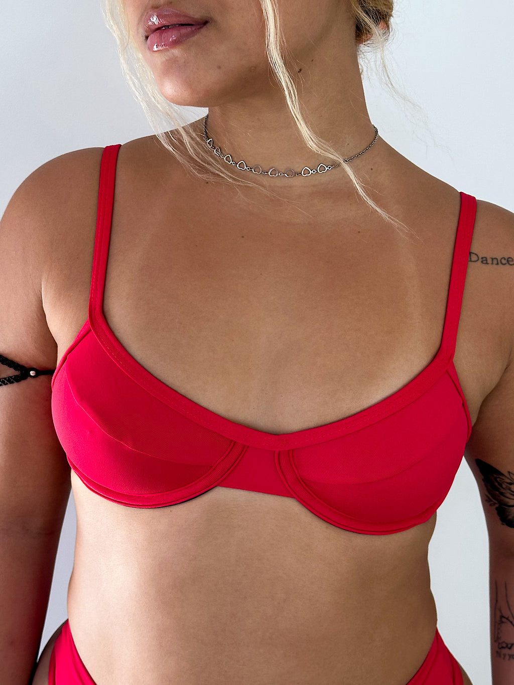 top hot vermelho