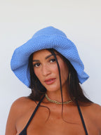 chapéu crochê azul céu