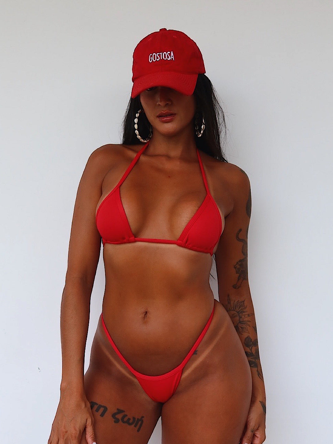 biquíni de fita vermelho