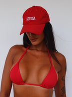 biquíni de fita vermelho