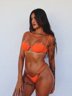 biquíni mari tangerina