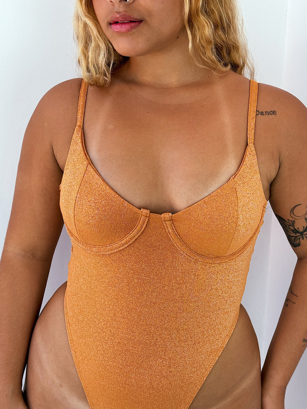 maiô zara caramelo shine