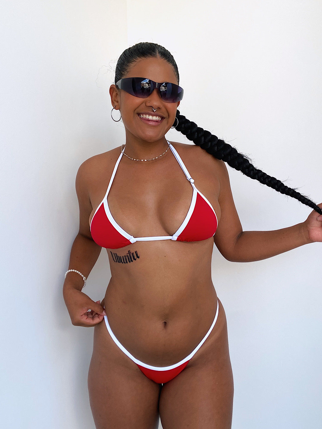 biquíni de fita vermelho&branco