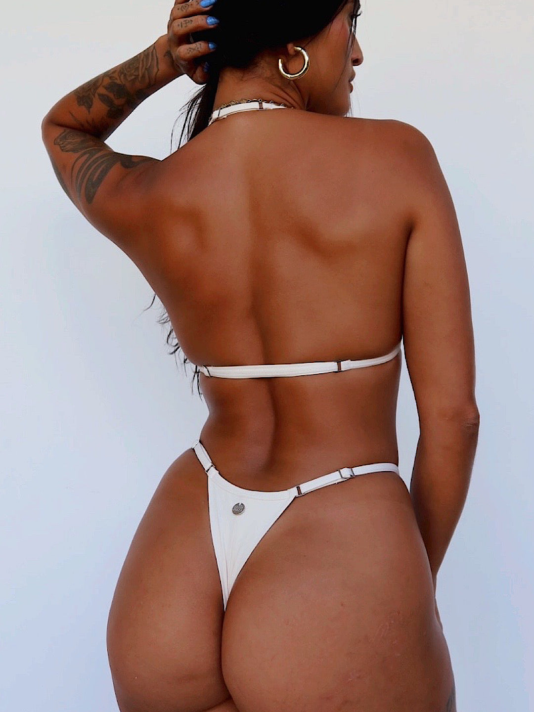 biquíni de fita creme