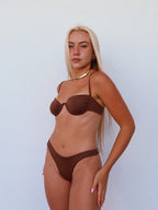 biquíni mel marrom