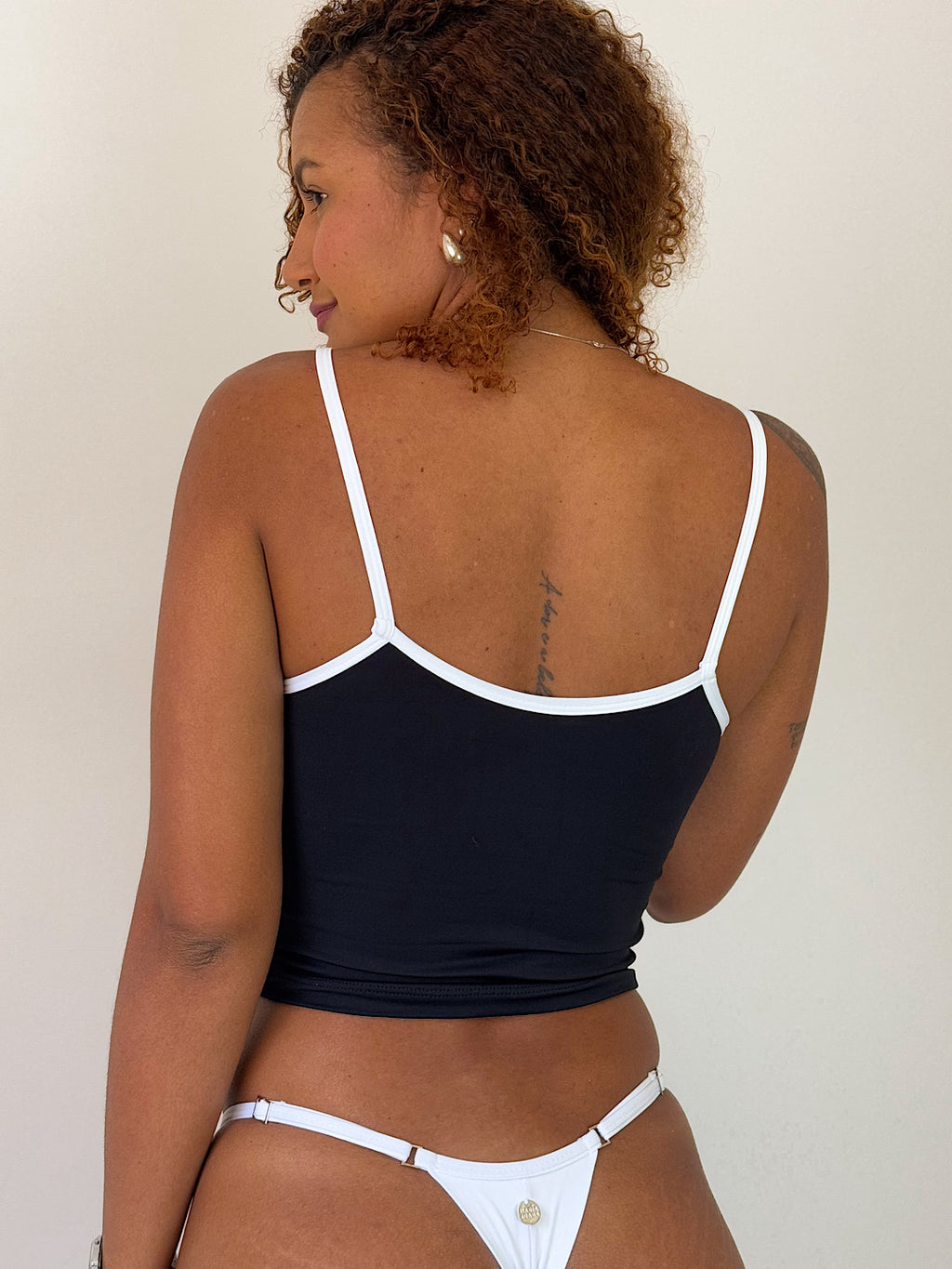 blusa basic p&b