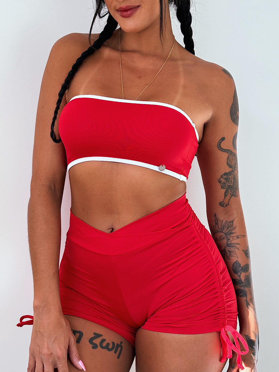 short aura vermelho