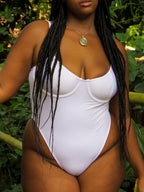 maiô zara branco trilobal